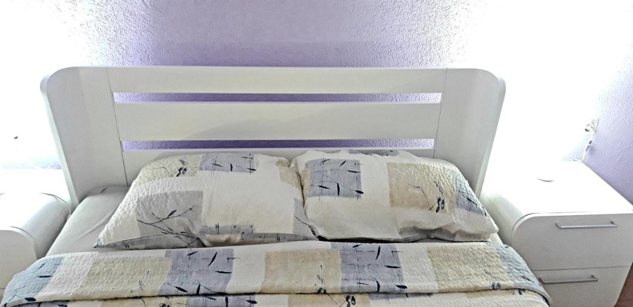 Apartments Holiday Враня Екстериор снимка