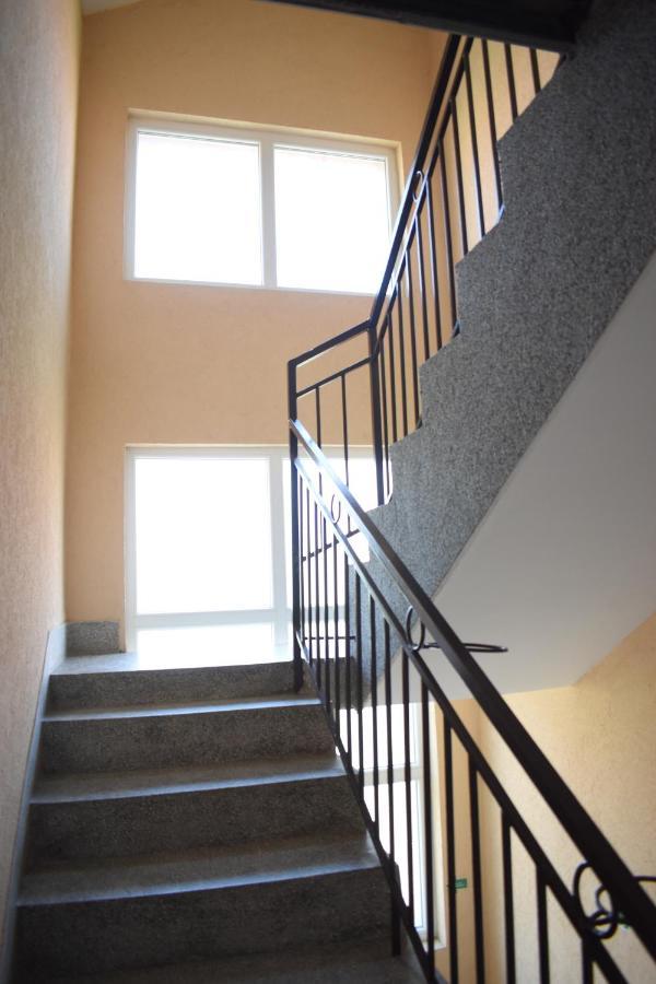 Apartments Holiday Враня Екстериор снимка