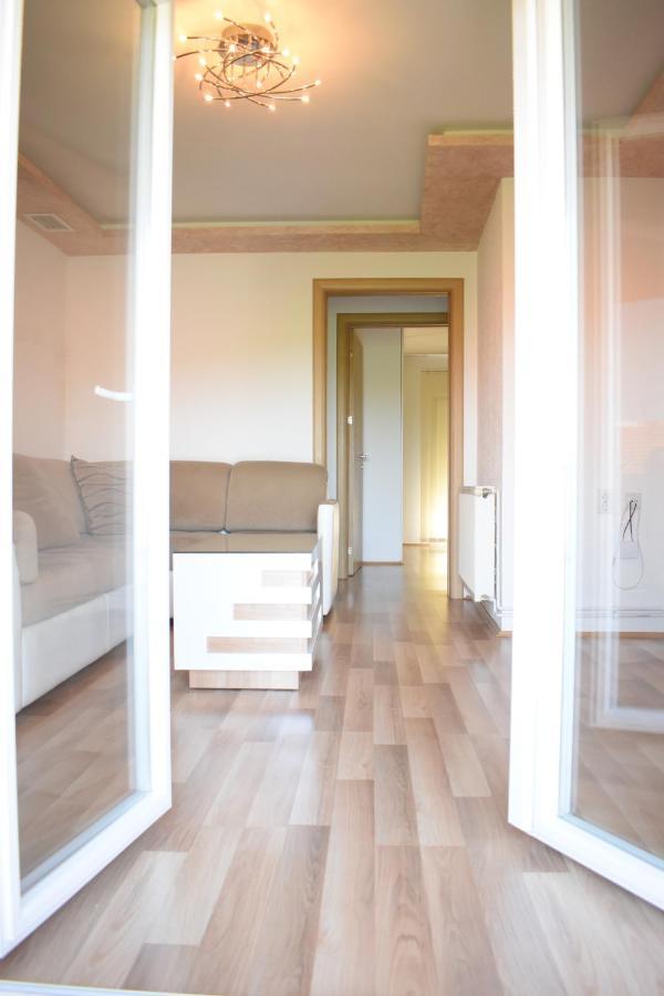 Apartments Holiday Враня Екстериор снимка