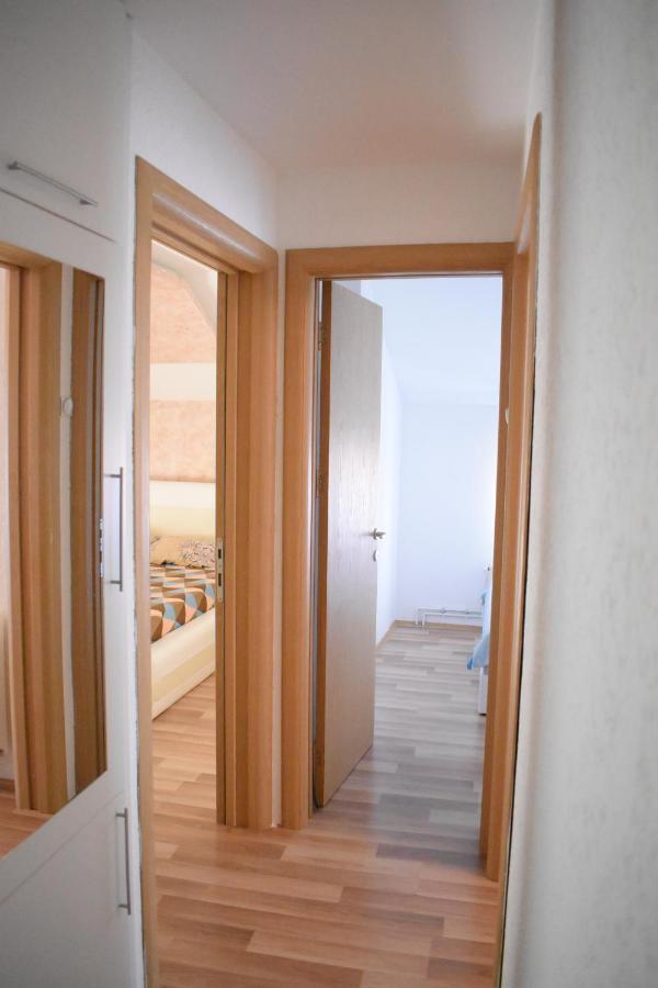 Apartments Holiday Враня Екстериор снимка