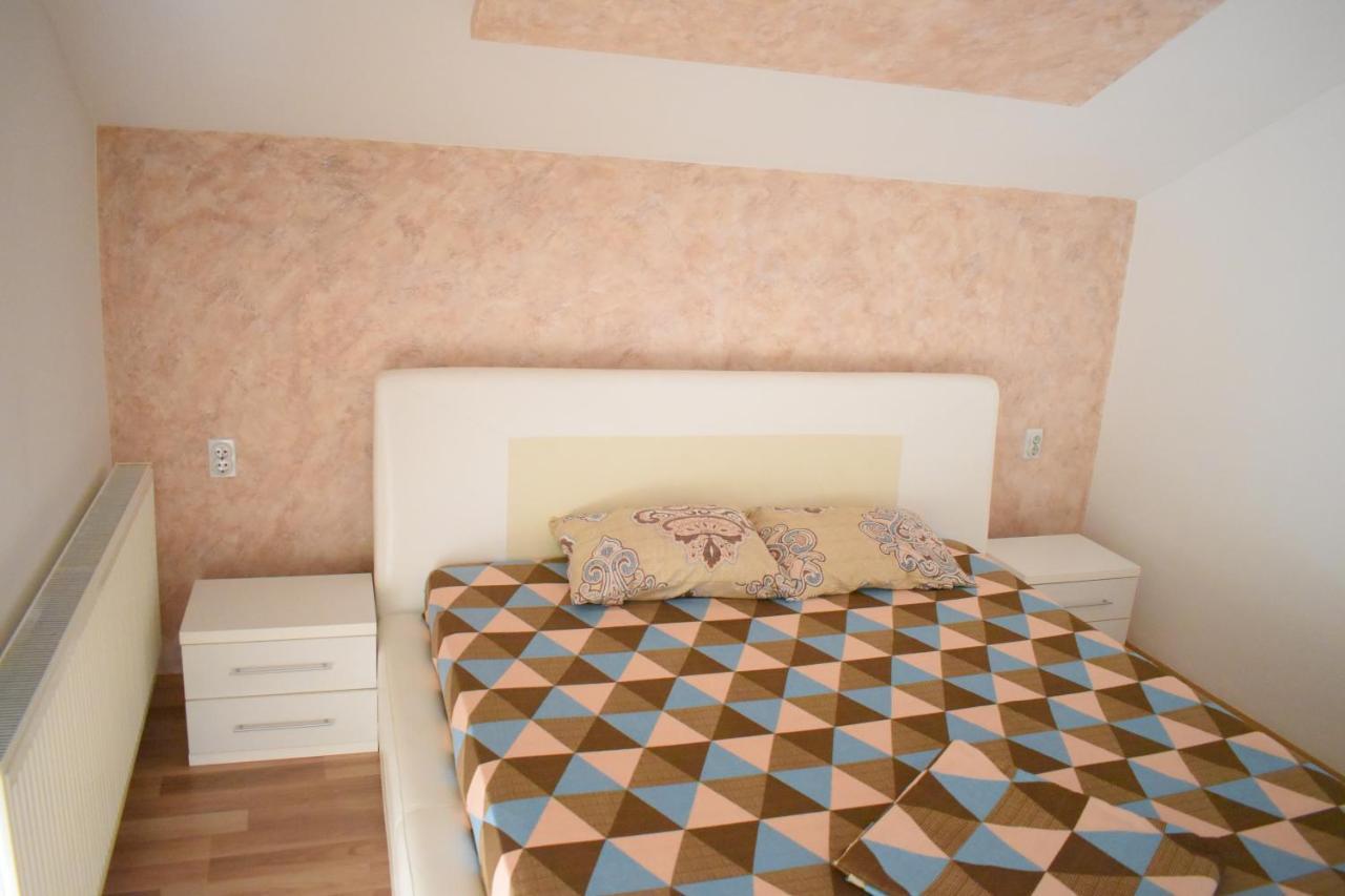 Apartments Holiday Враня Екстериор снимка