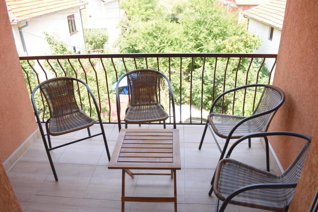 Apartments Holiday Враня Екстериор снимка