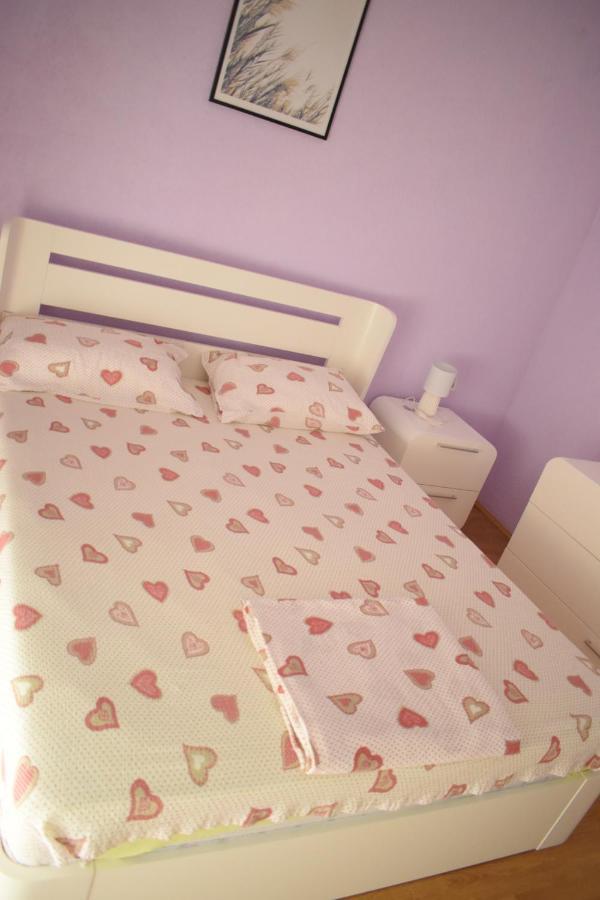 Apartments Holiday Враня Екстериор снимка