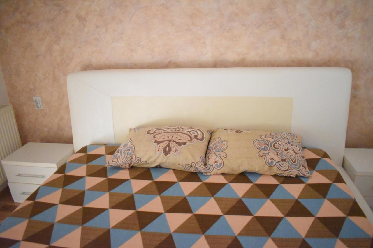 Apartments Holiday Враня Екстериор снимка