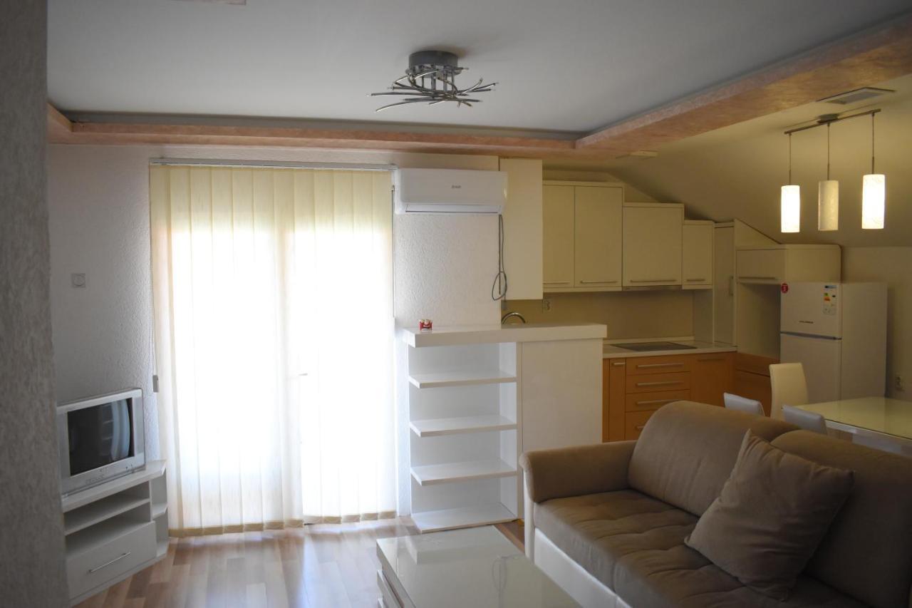 Apartments Holiday Враня Екстериор снимка