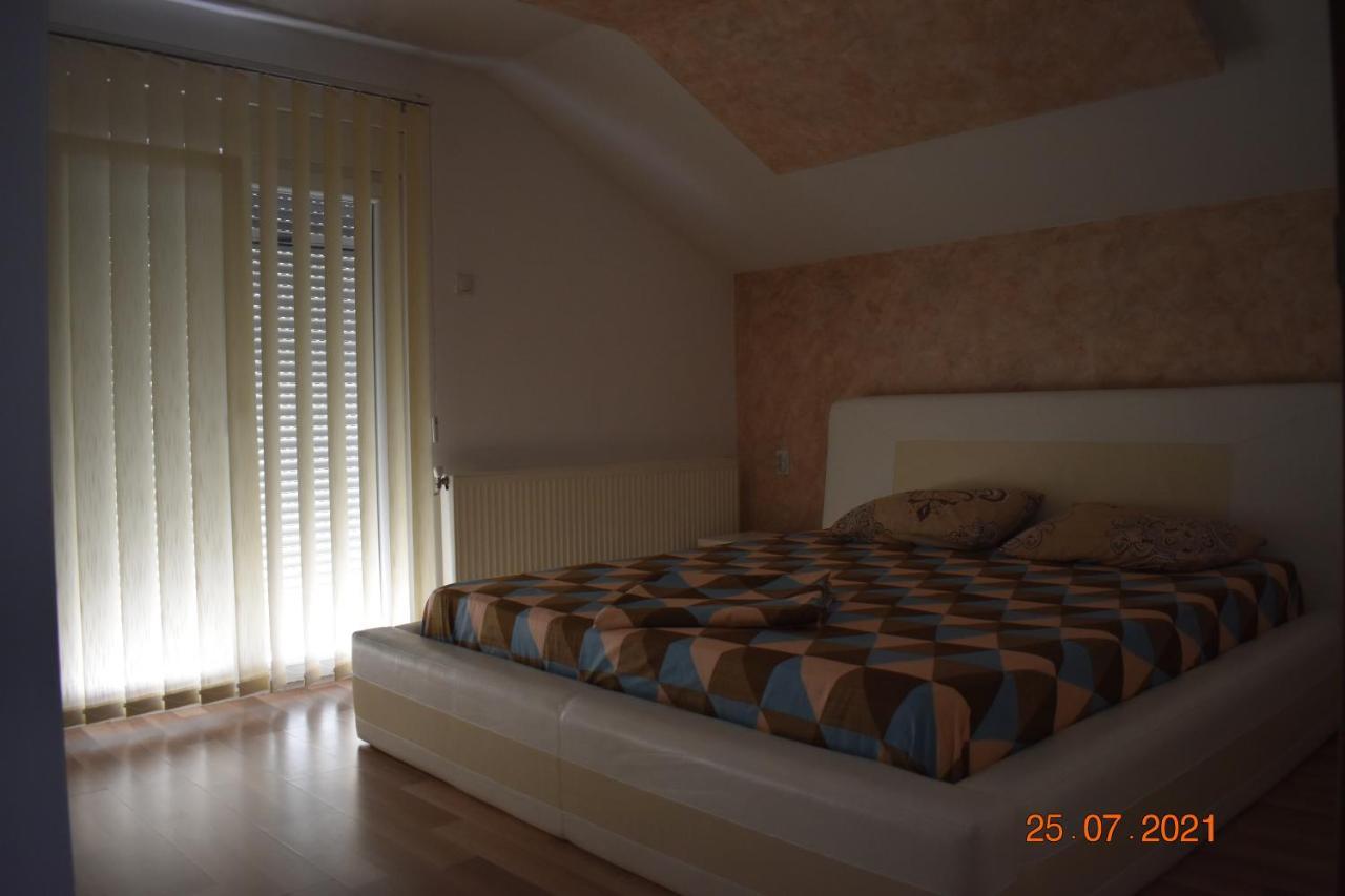 Apartments Holiday Враня Екстериор снимка
