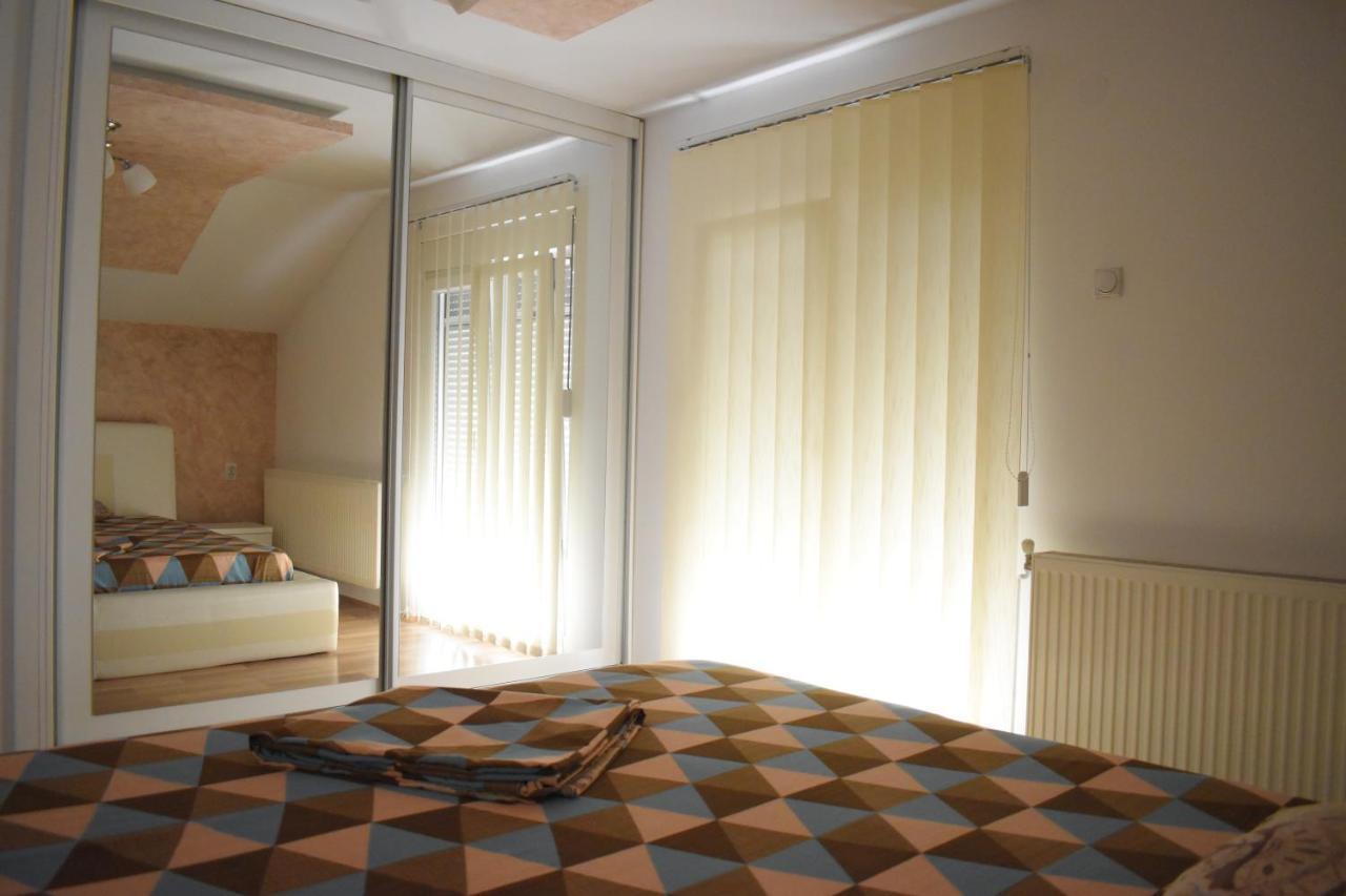 Apartments Holiday Враня Екстериор снимка