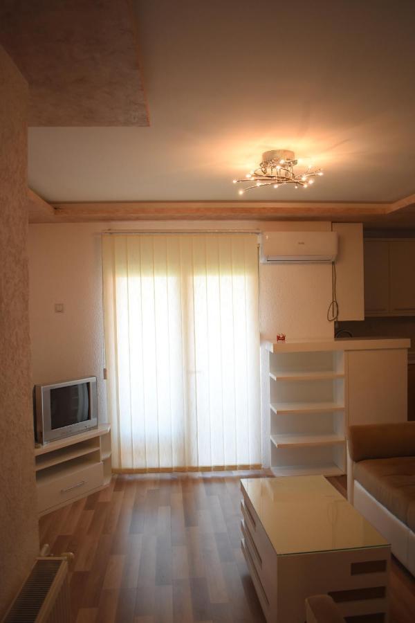 Apartments Holiday Враня Екстериор снимка