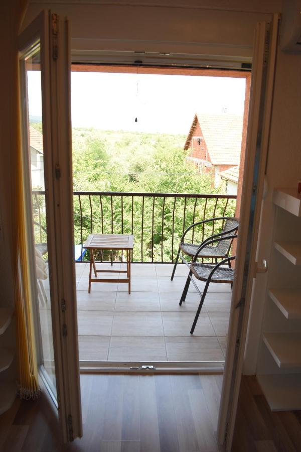 Apartments Holiday Враня Екстериор снимка