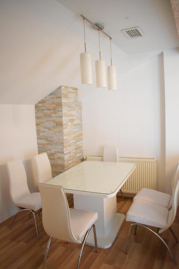 Apartments Holiday Враня Екстериор снимка
