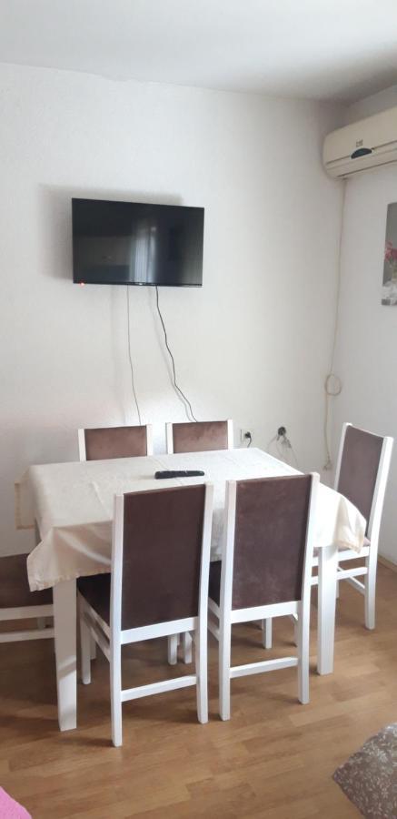 Apartments Holiday Враня Екстериор снимка