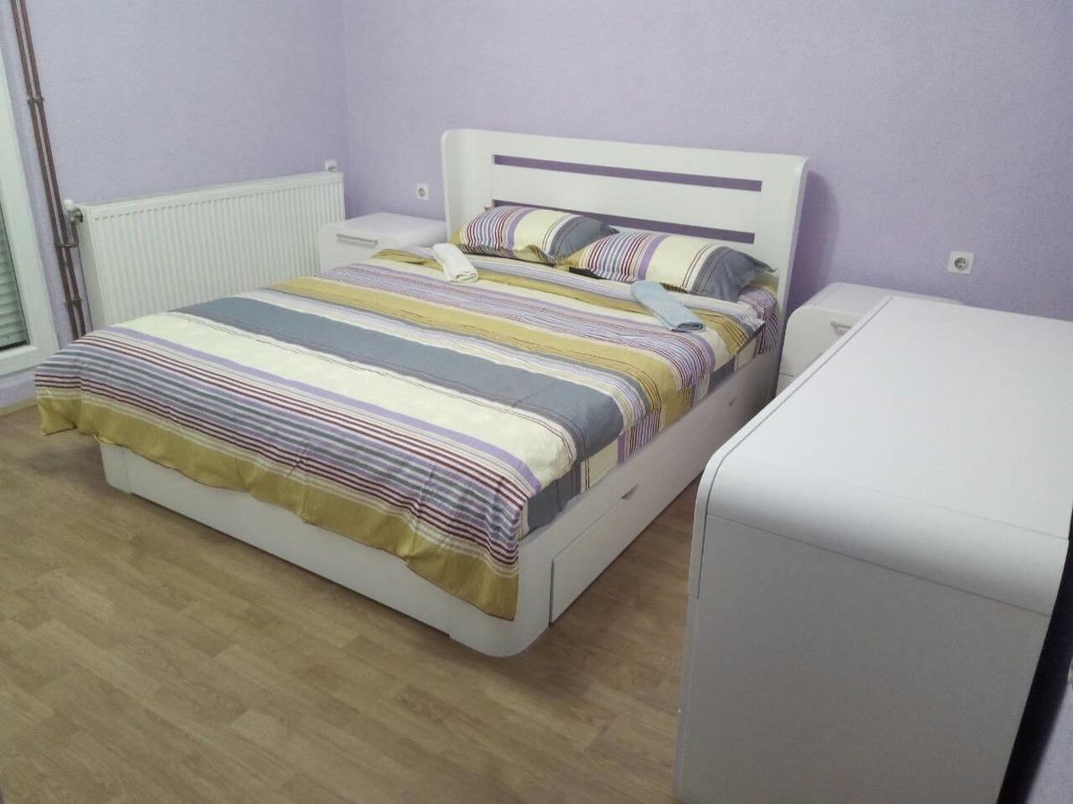Apartments Holiday Враня Екстериор снимка