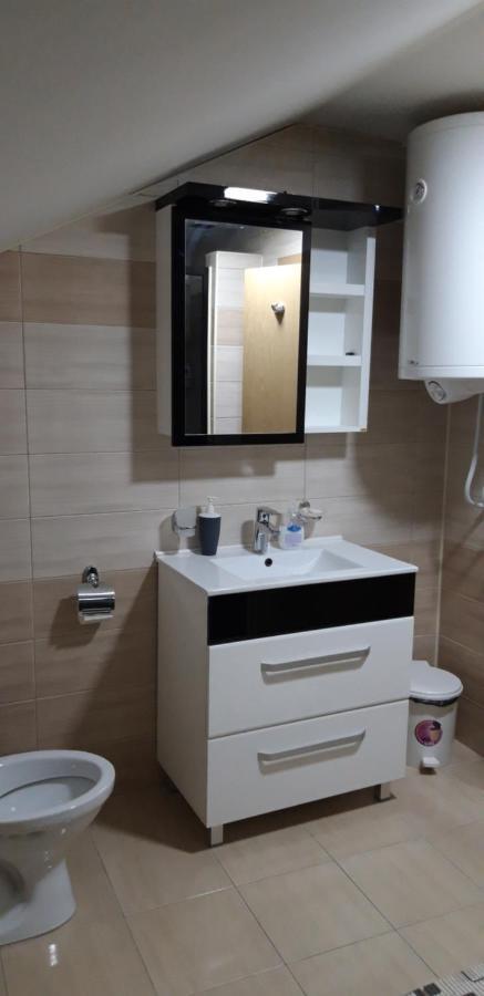 Apartments Holiday Враня Екстериор снимка
