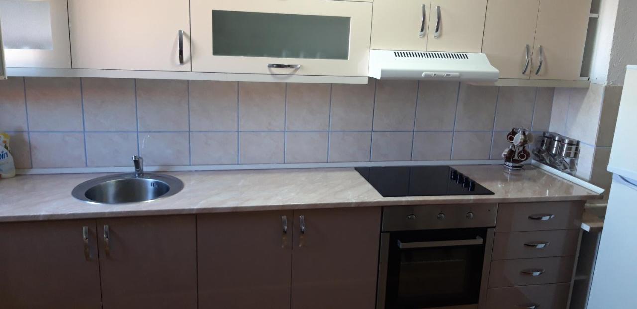 Apartments Holiday Враня Екстериор снимка