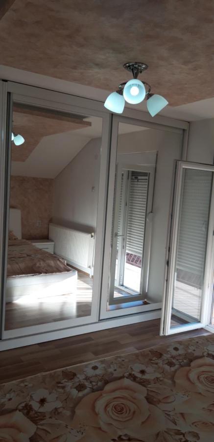 Apartments Holiday Враня Екстериор снимка