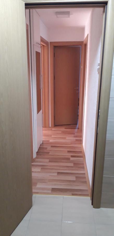 Apartments Holiday Враня Екстериор снимка