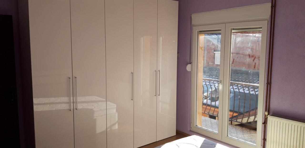 Apartments Holiday Враня Екстериор снимка